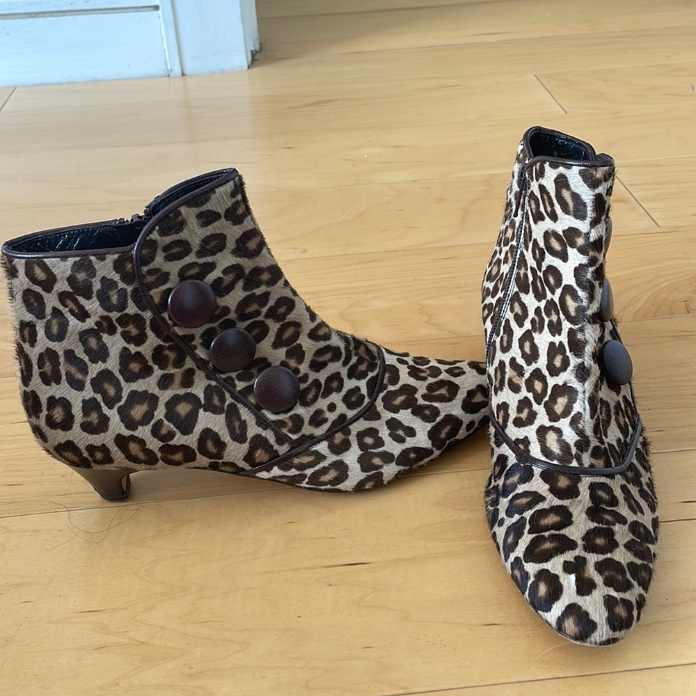 Genuine horse hair leopard print ankle boots with kitten heel